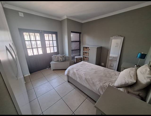 4 BEDROOM TOWNHOUSE FOR SALE IN VANDERBIJLPARK SW 5